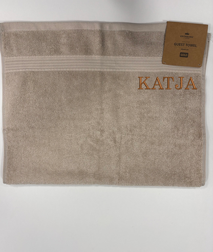 Brisača z vezenim imenom/napisom