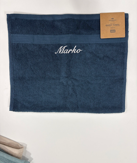 brisača z vezenim imenom