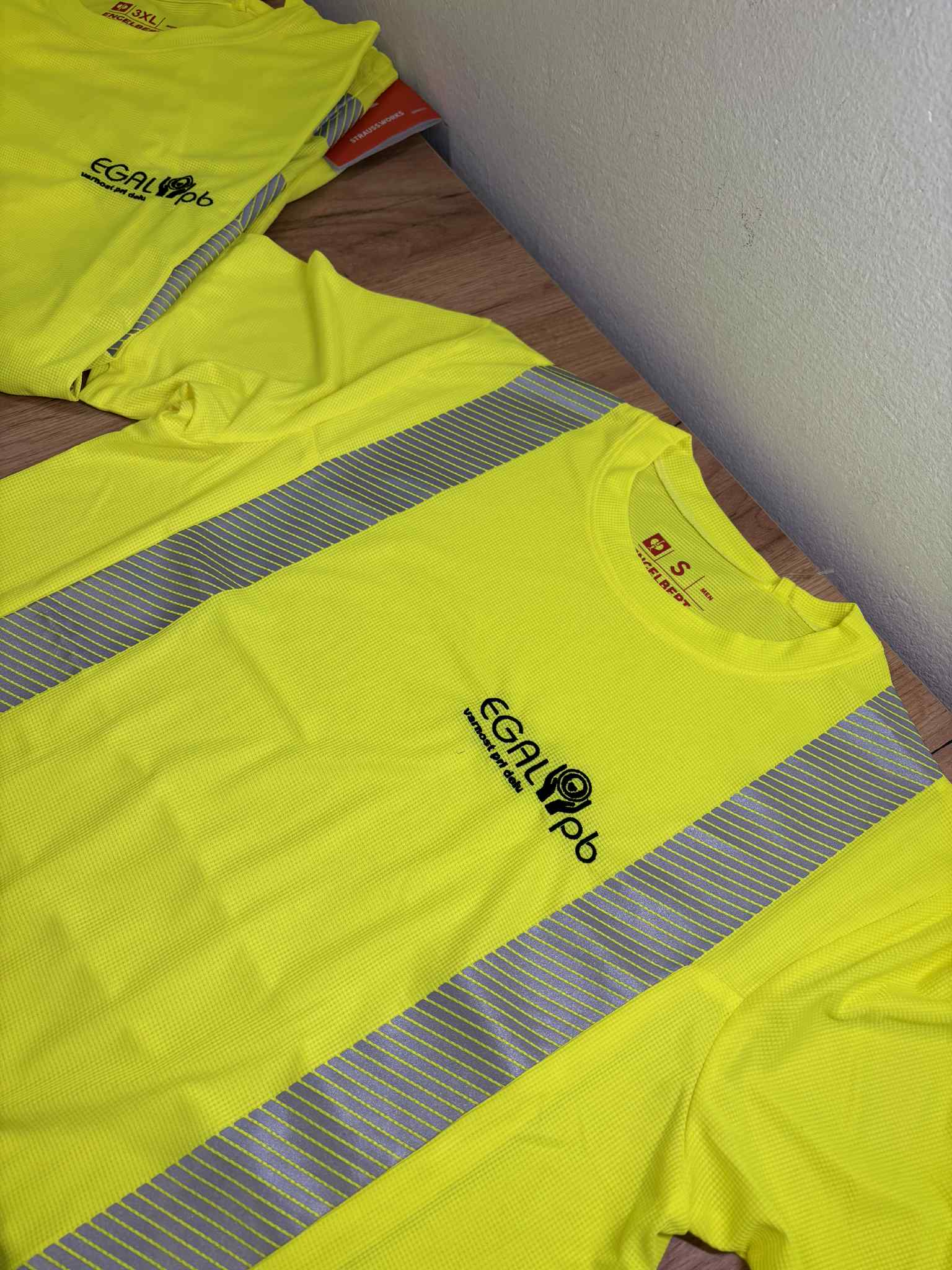 vezenje logotipa na majice